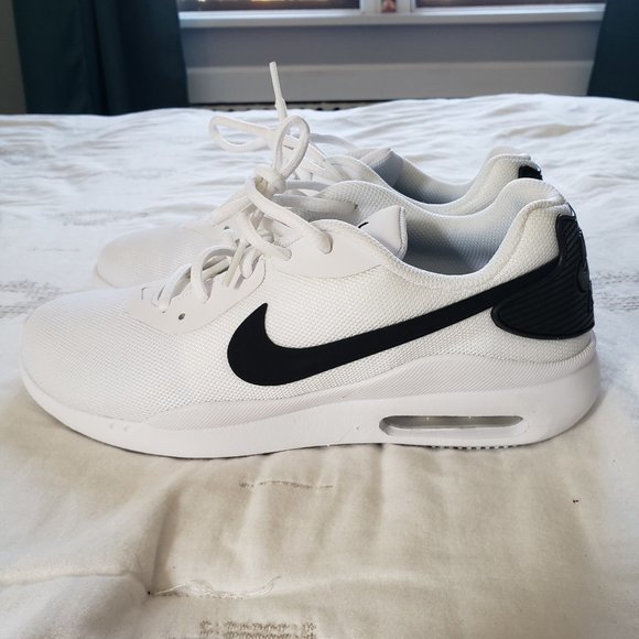 Nike Shoes - Nike Air Max Oketo Womens Sneaker
